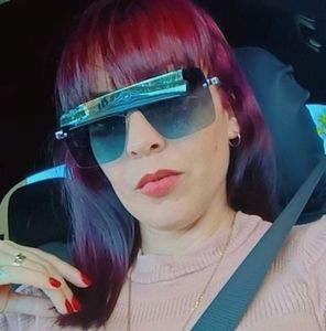 Meet your Posher, Danay